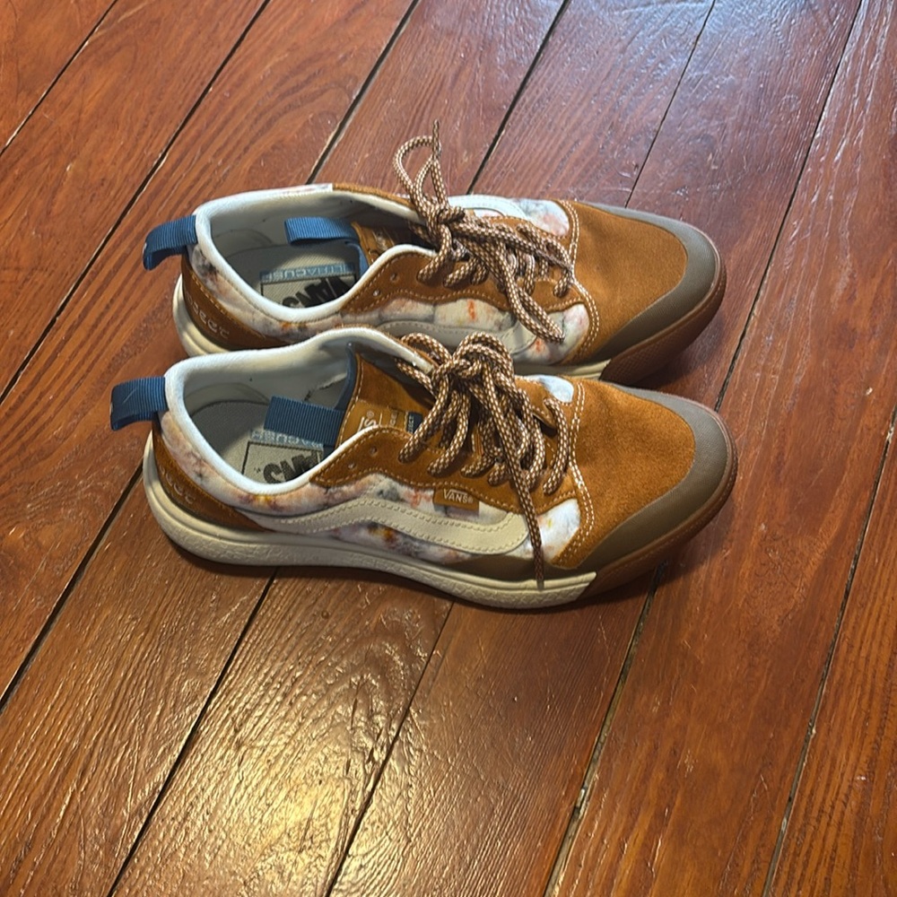 Women’s vans ultra range parks project size 8